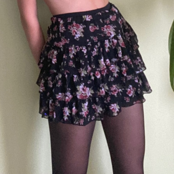 Mini skirt he he - Picture 3 of 3